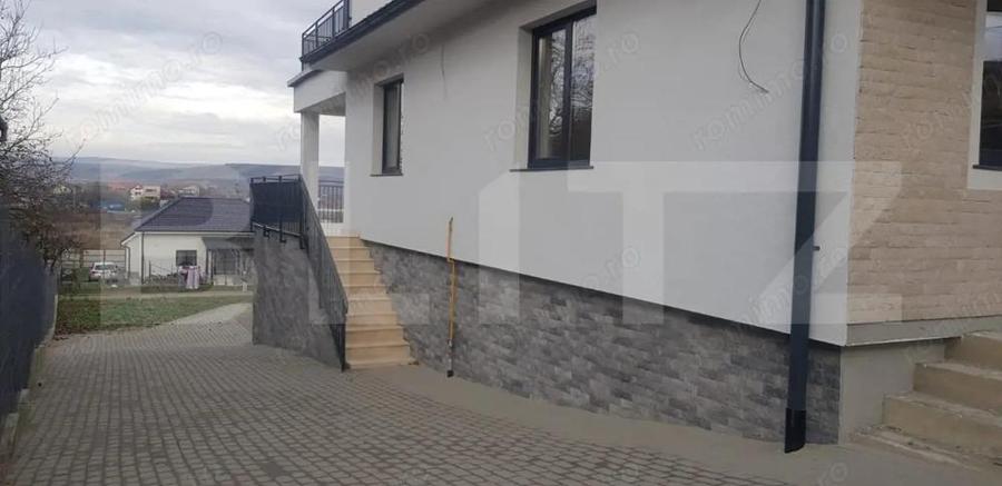 Casă cu 5 camere cu Teren 739 Mp în Apahida