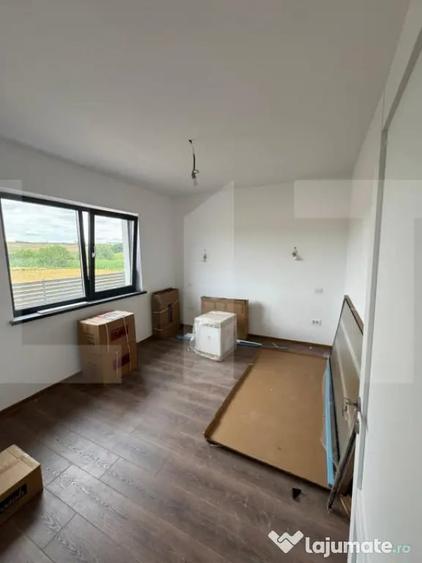 Casă cu 4 camere cu Teren 1250 Mp în Curtești