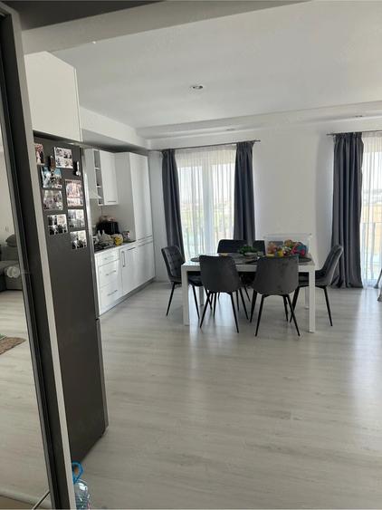 Apartament cu 3 camere decomandat în Crețuleasca