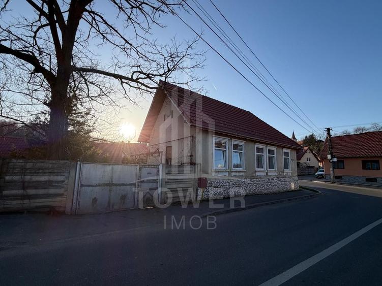 Casă individuală cu 4 camere cu Canalizare în Central