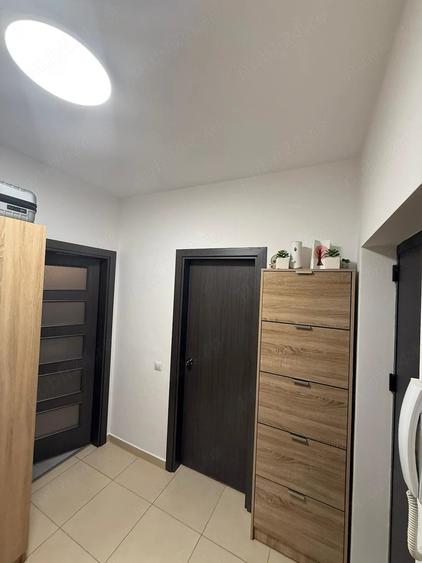 Garsonieră decomandată în Roșu