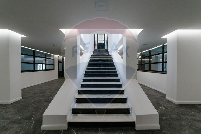 Spațiu comercial, de 890 mp, în Central