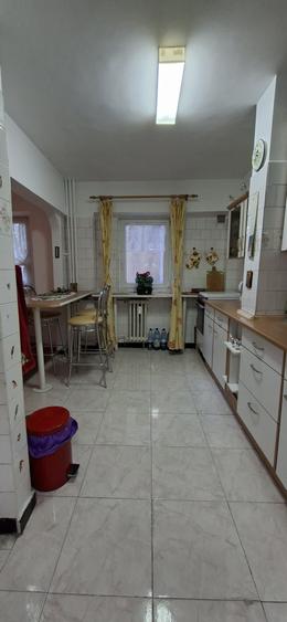 Apartament cu 4 camere semidecomandat în Drumul Taberei