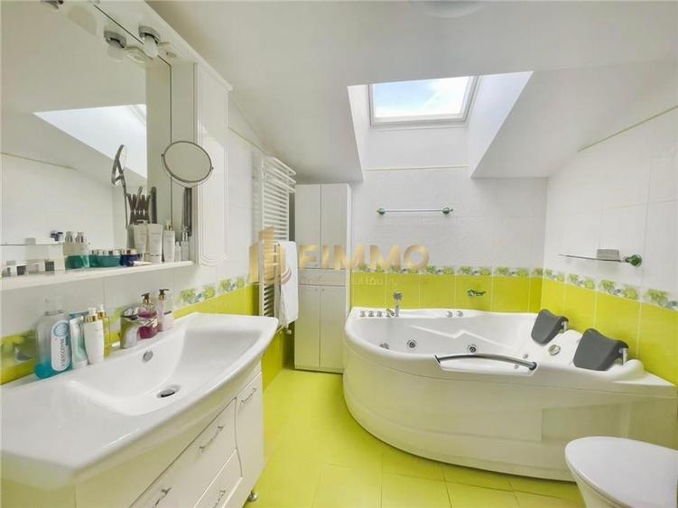 Casă individuală cu 7 camere cu Garaj în Sfântu Ilie