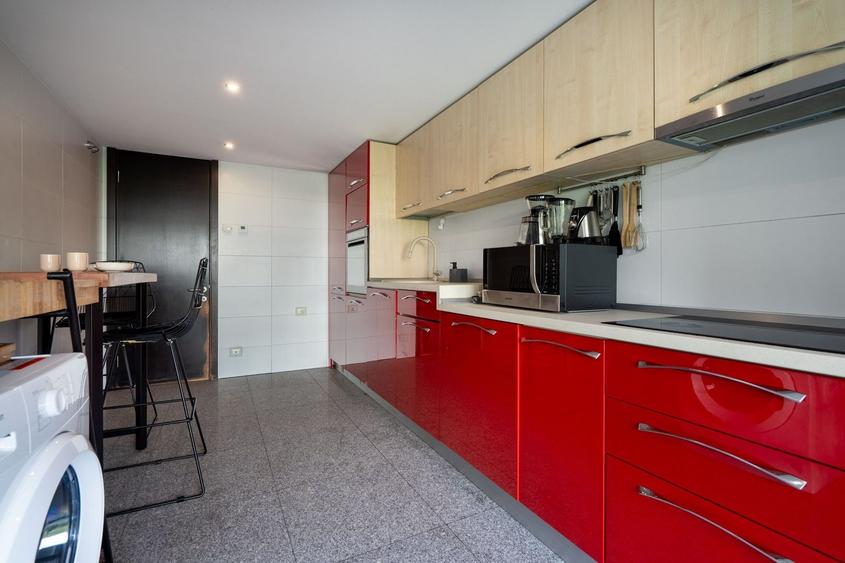 Apartament cu 3 camere decomandat, mobilat în Arcul de Triumf