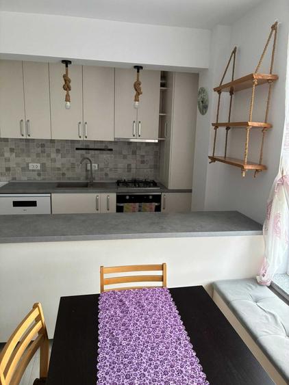 Apartament cu 3 camere decomandat în Central