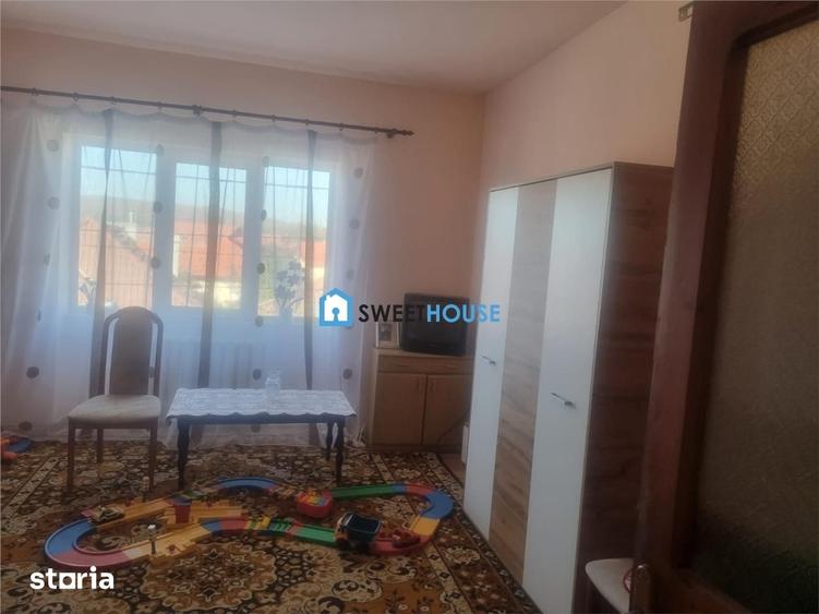 Casă cu 4 camere cu Teren 400 Mp în Central