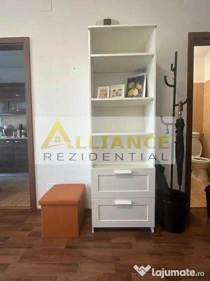 Garsonieră decomandată în Titan