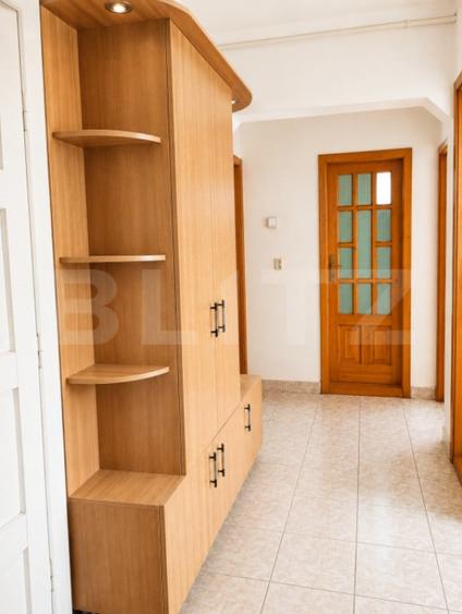Apartament cu 3 camere semidecomandat în Central