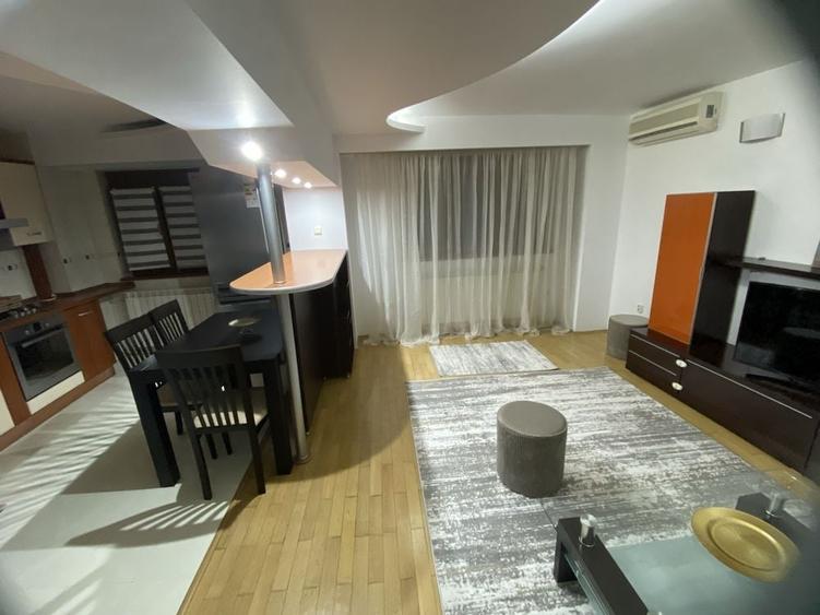 Apartament cu 3 camere decomandat în Panduri