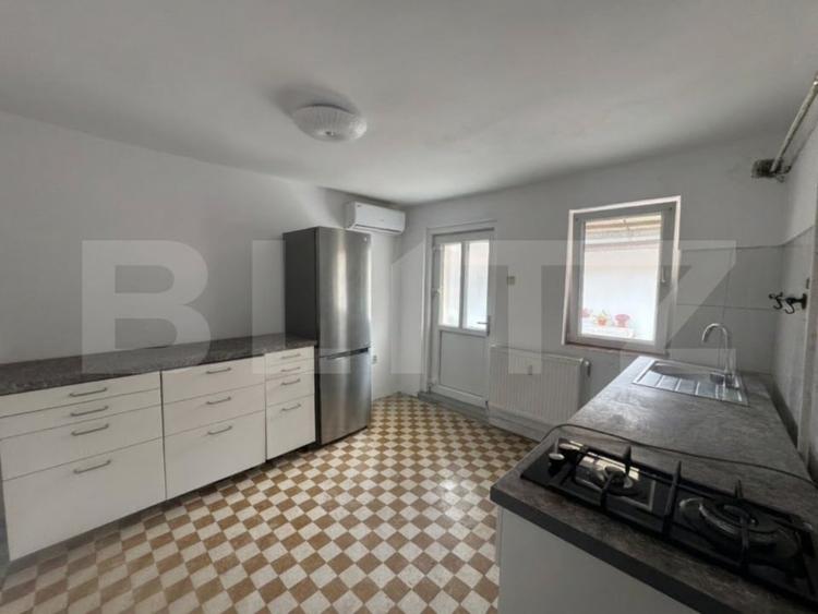 Apartament cu 3 camere decomandat, mobilat în Mehala