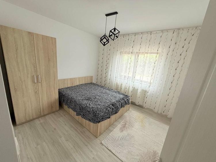 Apartament cu 3 camere decomandat în Vișan