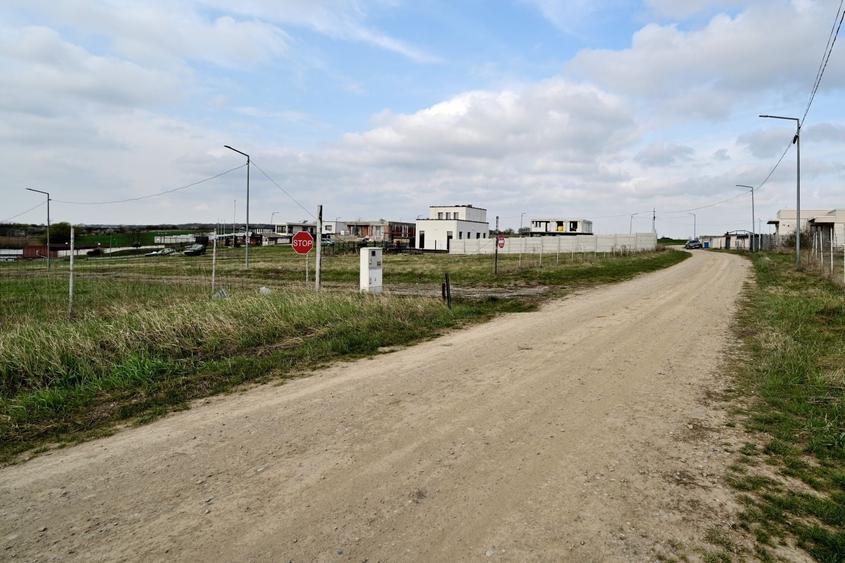Teren Construcții intravilan de 2000 mp, în Izvorani