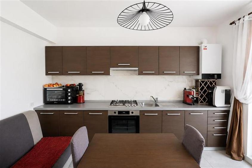 Casă cu 4 camere cu Teren 530 Mp în Exterior Est