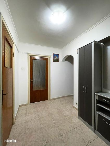 Apartament cu 3 camere decomandat, mobilat în Berceni