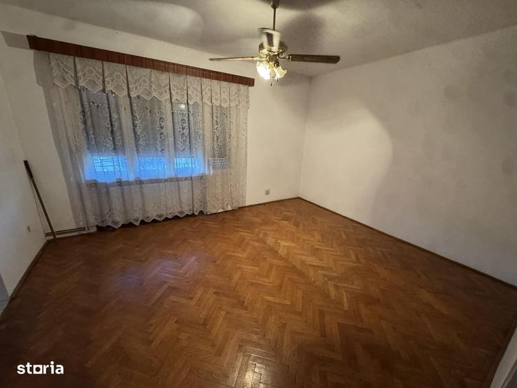 Casă cu 4 camere decomandat în Central