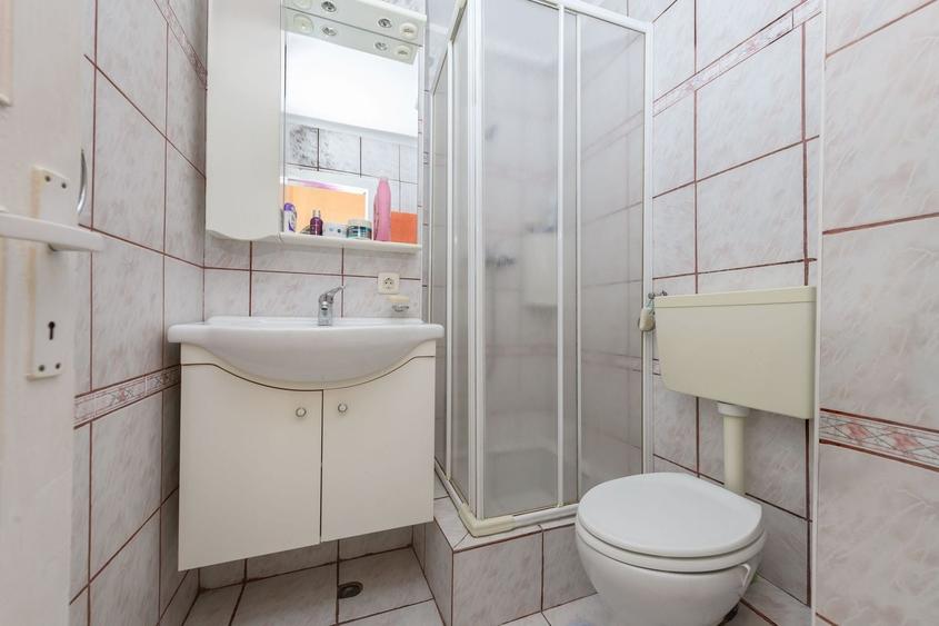 Apartament 4 camere, etaj 2, str. Castanilor, garaj de beton. - 22