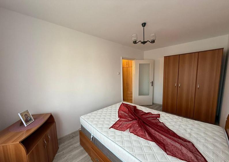 Apartament 3 camere complet renovat Zona Dacia etaj 3 - 4