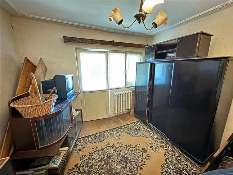 Apartament 3 camere, 1 boxa, zona Centrala , etaj 4 - 6