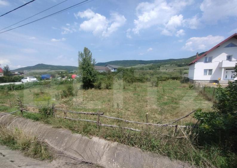 Exclusivitate!! Teren intravilan 12 ari + 22 ari extravilan, - 3