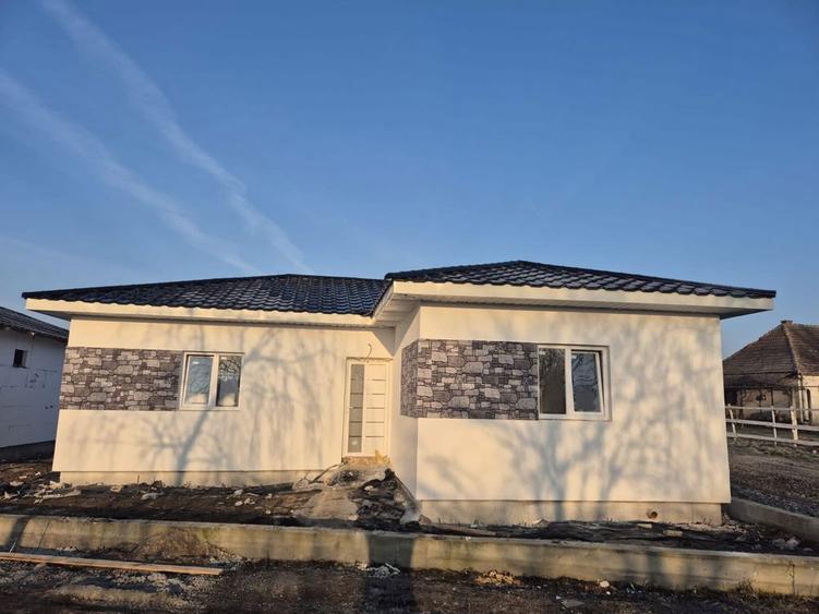 Ofer spre vanzare Case Noi Semifinisate in Madaras - 1