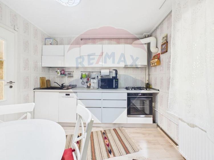 Apartament cu 4 camere de vanzare, Centrala proprie, 13 Septembrie - 6