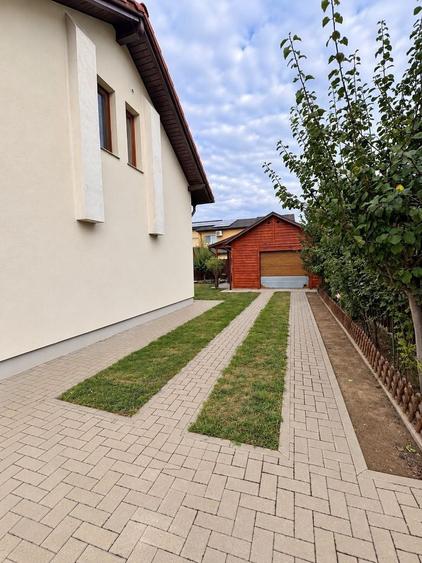 Casă individuală cu 6 camere cu Canalizare în Moșnița Nouă