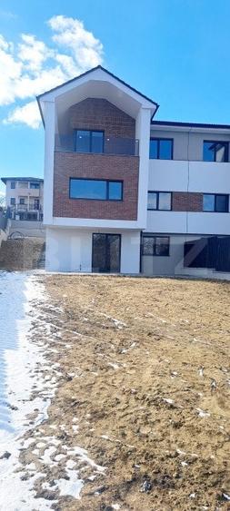 Casa in regim cuplat, 6 camere, 320 mp utili, teren 612 mp, situata in Borhanci - 9