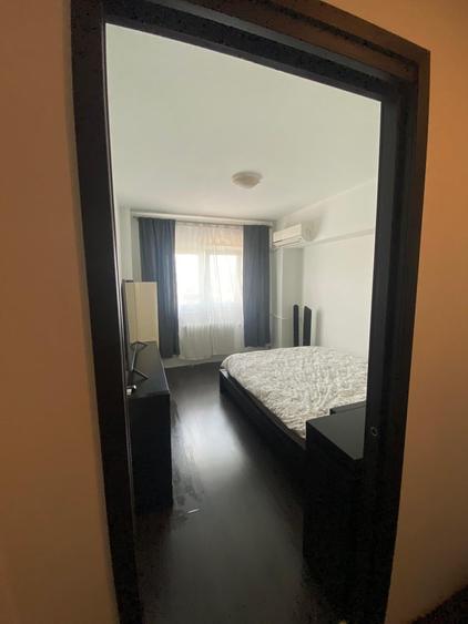 Apartament cu 3 camere semidecomandat în Brâncoveanu