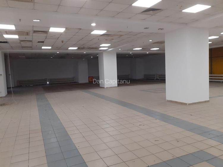 Spațiu comercial, 2000 mp în P-ța Unirii Spațiu comercial, 2000 mp în P-ța Unirii