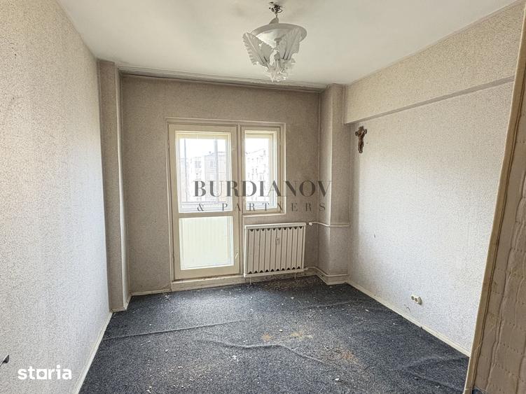 Apartament cu 4 camere semidecomandat în Militari