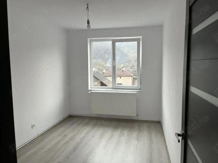Proprietar, Vand Apartament cu 4 camere, Bulevardul Independen?ei - 4