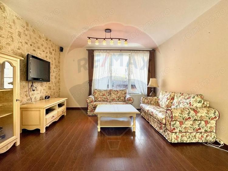 Casa / Vila cu 5 camere de inchiriat - 1