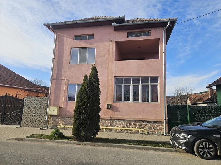 Schimb vand casa cu etaj plus teren hateg - 1