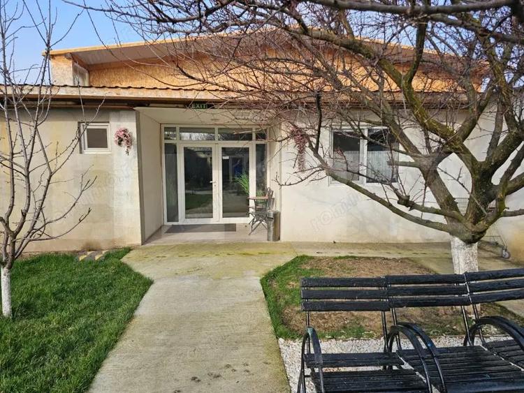 Azil de batrani complet echipat de vanzare - la 40 km de Timisoara - 7