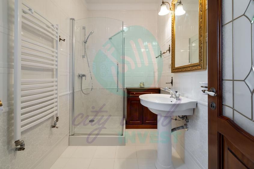 Casă individuală cu 5 camere cu Canalizare în Domenii