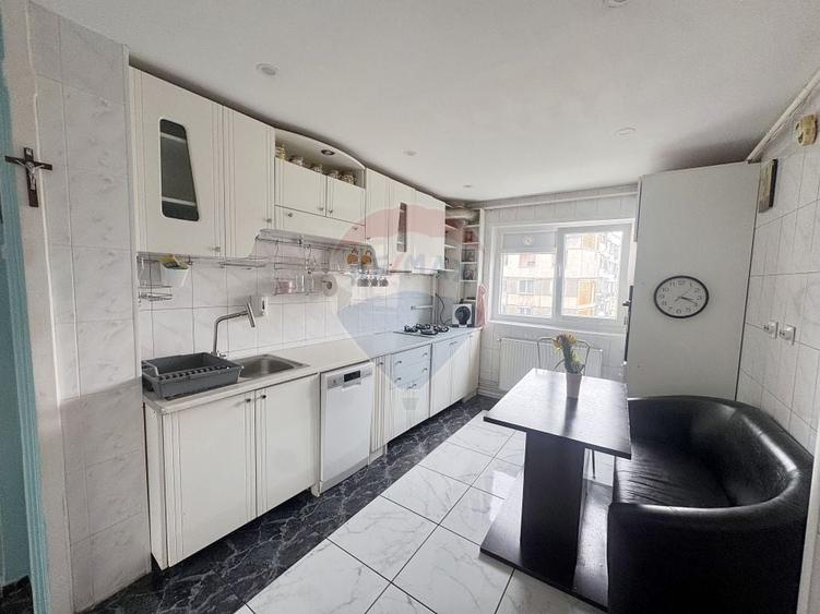 Apartament cu 4 camere de închiriat în zona Berceni - 8