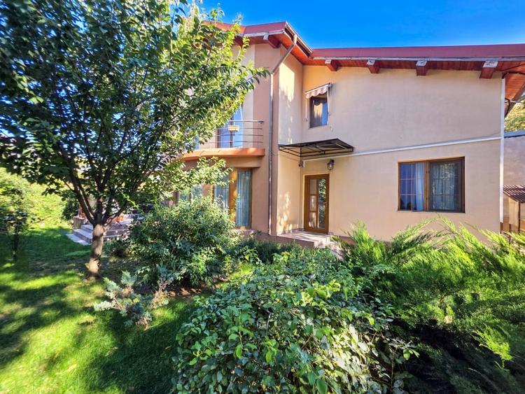 Vila de vanzare P+E cu 4 dormitoare - zona Inel 2 - spatioasa si eleganta. - 1