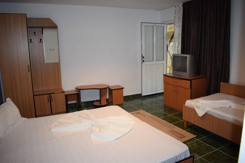 Vand 2 Vile+Spatiu comercial Eforie Nord - 11