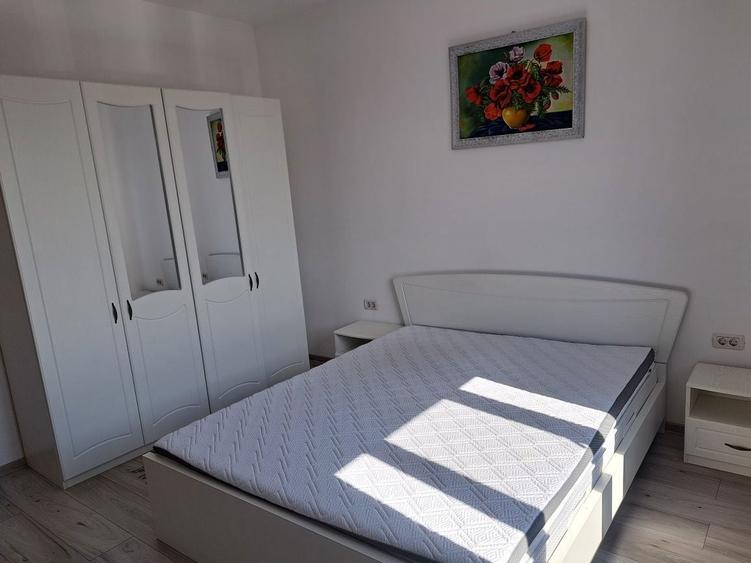 Inchiriez apartament 3 camere , loc de parcare inclus , in zona AFI - 7