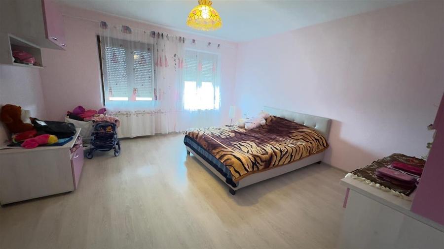 Vilă spațioasă de vanzare in Sanpetru zona Lempes - 7