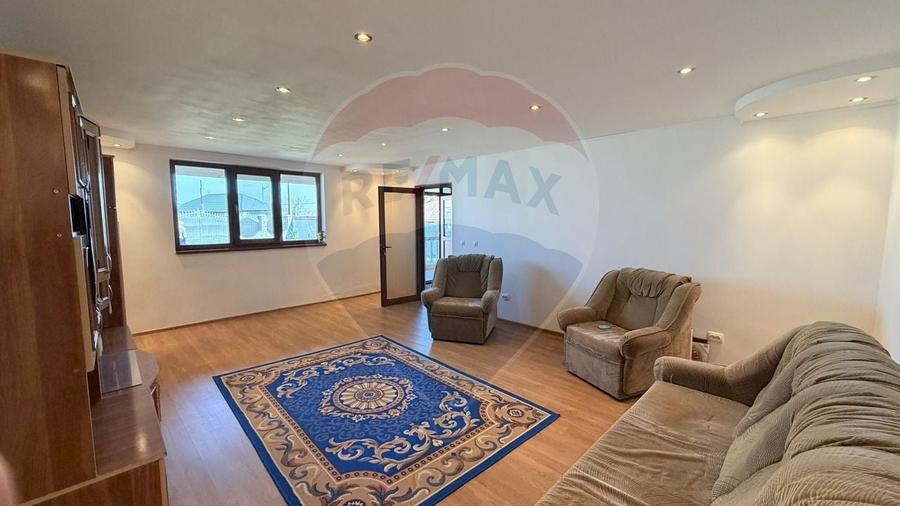 Casă cu 4 camere de vânzare Nămoloasa I Galati - 2