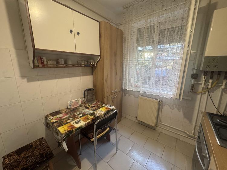 2 cam, 45 mp, bloc caramida, parter, ultracentral - str. Pacii - 17