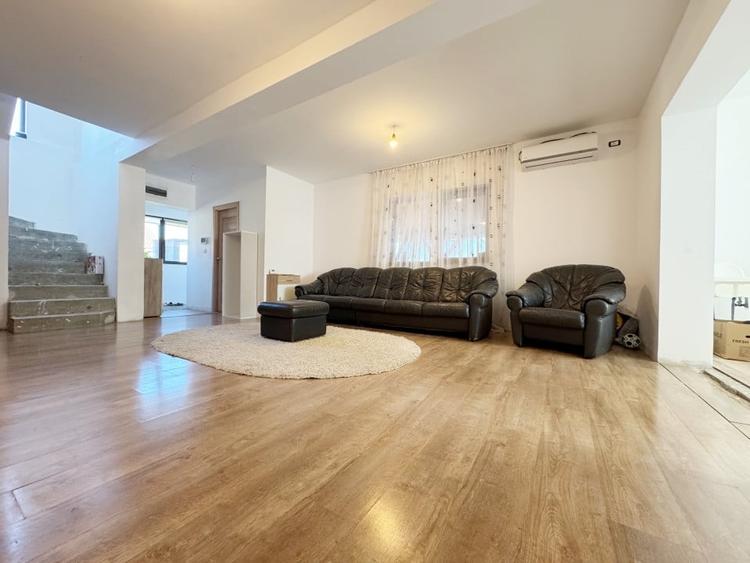 Casă individuală cu 5 camere cu Garaj în Sânmihaiu German