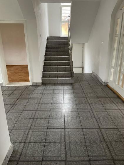 Casa de vanzare/inchiriere - 5