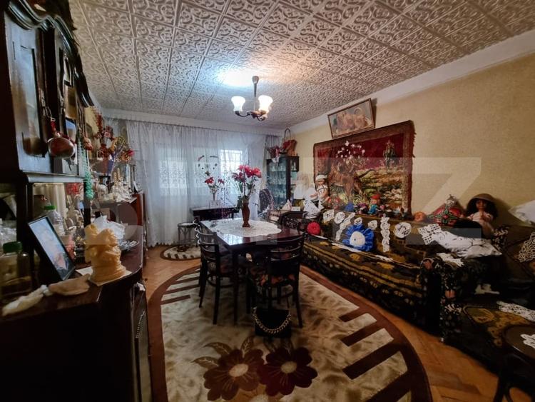 Apartament de vanzare, cu 3 camere, 68 mp, decomandat, zona Tatarasi - 1
