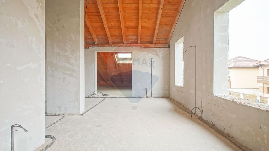 Casa spatioasa la gri, 4 camere, 3 bai, teren 500 mp - zona Bartolomeu - 22