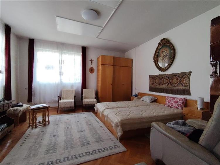 Casă individuală cu 3 camere cu Canalizare în Central