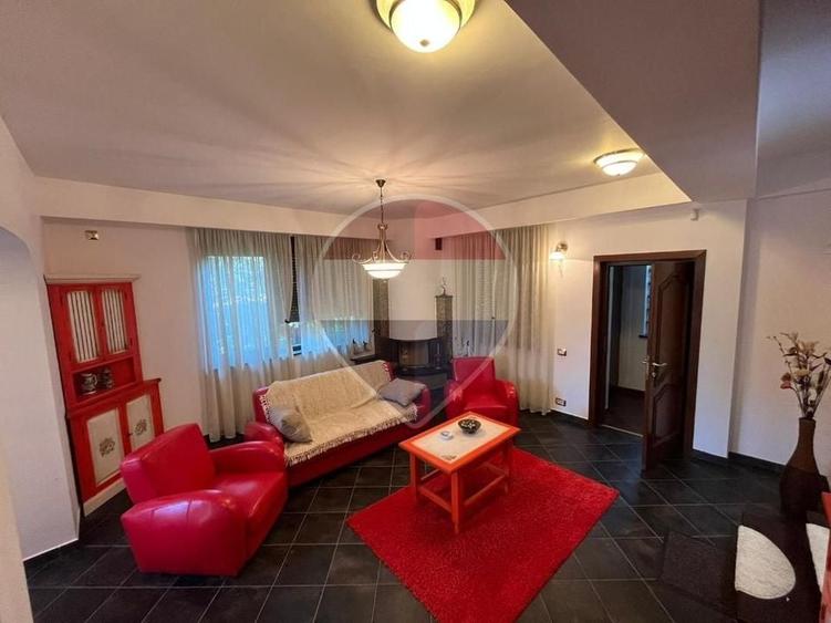Casă cu 5 camere cu Teren 273 Mp în Butimanu