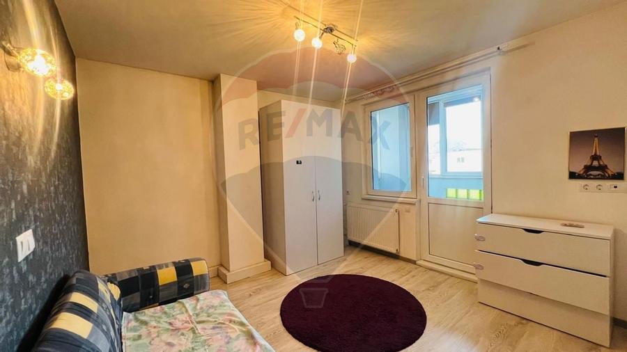 Apartament de inchiriat cu 3 camere  zona Canal 7 - 8